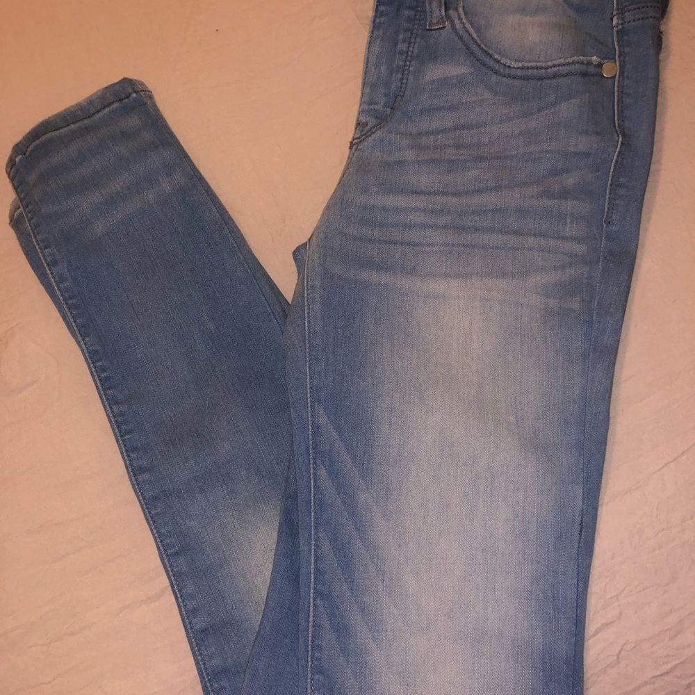 Judy blue skinny’s. Size 5/27. New but no tags. Never worn.